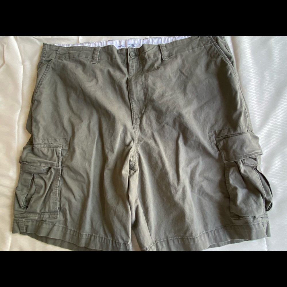 Mens Cargo Shorts size 48